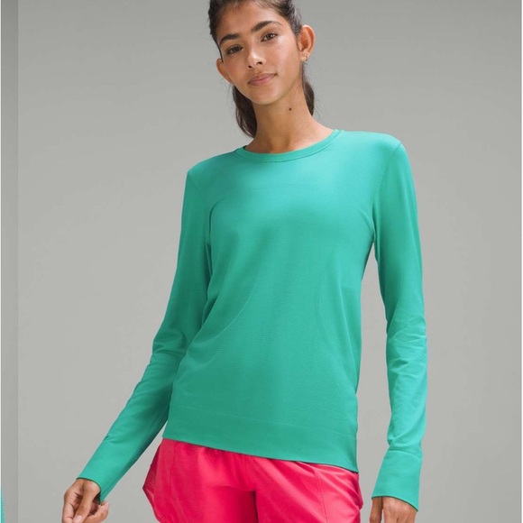 Lululemon Swiftly Relaxed Long-Sleeve Shirt
Kelly Green ,size 8. Good condition - Picture 2 of 7